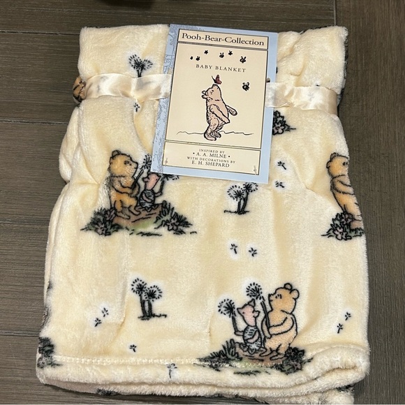 Classic Winnie the Pooh Baby Blanket - Picture 1 of 6